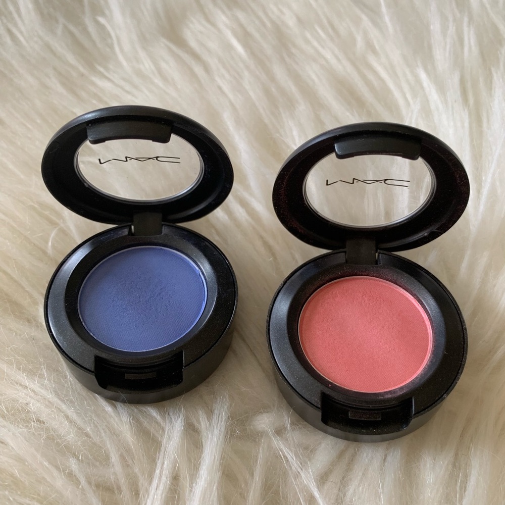 MAC 2ps Eyeshadow in “Haunting” and “Perky”